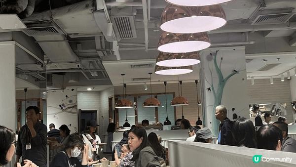 銅鑼灣樂園素食佢提供超過70款多國素食任食，包括素壽司、手作...