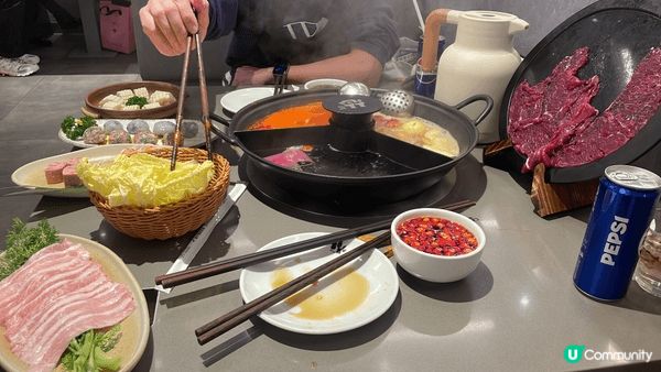 在深圳，可以搵到又平又好食既韓燒、牛肉火鍋及飲茶，有專人燒埋...