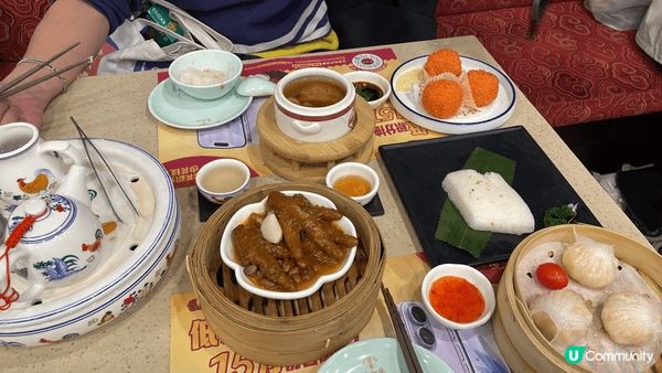 在深圳，可以搵到又平又好食既韓燒、牛肉火鍋及飲茶，有專人燒埋...