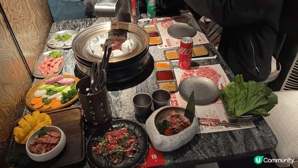 在深圳，可以搵到又平又好食既韓燒、牛肉火鍋及飲茶，有專人燒埋...