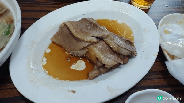 油麻地紅伶飯店供應潮式菜：滷水鵝片，冰鎮墨魚片，白灼蜆煲，酥...
