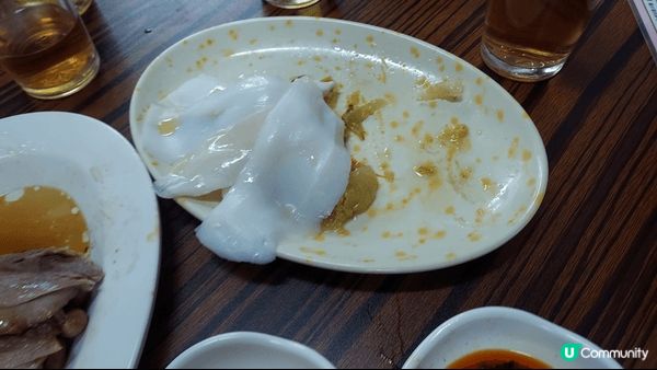 油麻地紅伶飯店供應潮式菜：滷水鵝片，冰鎮墨魚片，白灼蜆煲，酥...