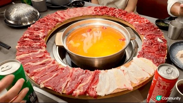 「就犟牛肉火鍋」將潮汕牛肉的鮮，提升至儀式般的境界。踏入店內...