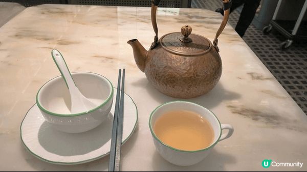 1️⃣茶☕️：有龍井綠茶/紅茶可以選擇，茶味清香不澀