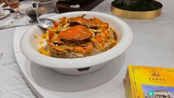 上述圖片分別是 蟹黃蒸肉餅， 美式bbq醬pizza，和火鍋...