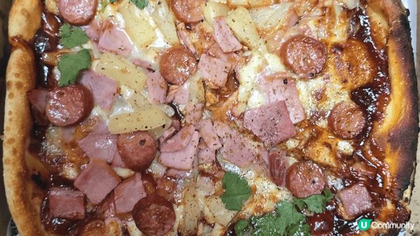 上述圖片分別是 蟹黃蒸肉餅， 美式bbq醬pizza，和火鍋...