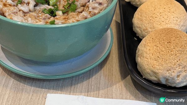 食物款色多、價錢相當合理、食物美味、服務態度非常好。