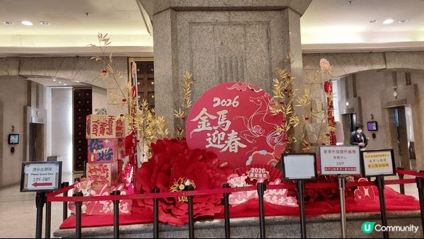 2016馬年即將來臨，港九各大商場紛紛佈置得五光十色，希望各...