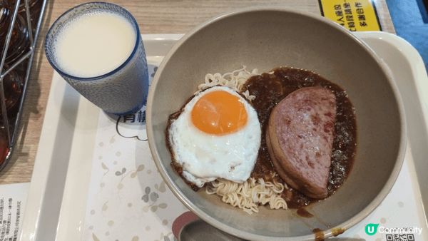 南記這碗撈厚切餐肉太陽蛋混醬公仔麵，真是港式comfort ...