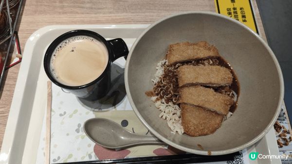 南記撈吉列豬扒混醬公仔麵，份量十足，炸豬扒外脆內嫩，肉香濃郁...