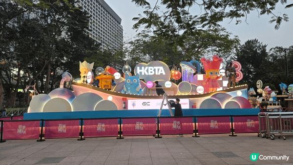 香港潮玩嘉年華，可以一次過睇晒唔同嘅香港設計嘅卡通人物。