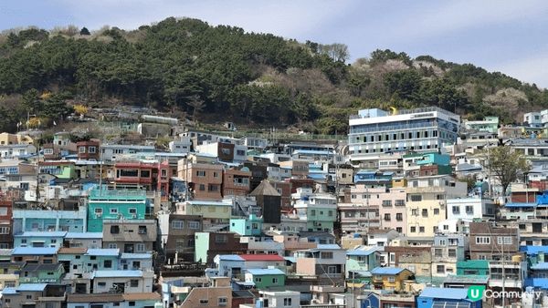 甘川洞文化村是釜山非常經典及必去的景點，這裡沿著山麓建造而成...
