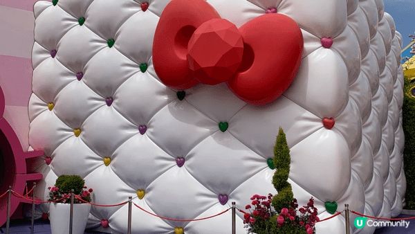 我超級喜歡 Hello Kitty，因為佢可愛又溫柔，設計簡...