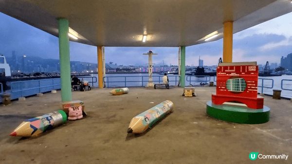 觀塘海濱及碼頭，可以chill下睇海，大片草地野餐又得，碼頭...