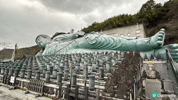 「南藏院」位於福岡県的糟屋郡篠栗町，佛像長41公尺、高11公...