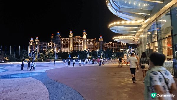 珠海長隆值得大家去玩，酒店主題吸引，有樂園玩之外，還有馬戲團...