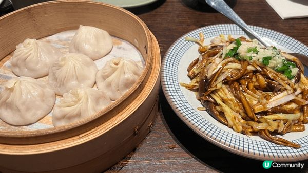 上環，食物種類繁多，價錢非常之平民化，服務態度非常之好。