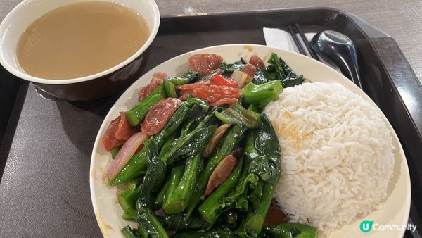 上環，食物種類繁多，價錢非常之平民化，服務態度非常之好。