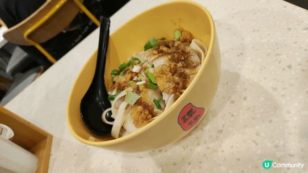 1. 柴灣譚仔米線的五花豬肉撈麪，好惹味，勁多蒜！2. 黃埔...