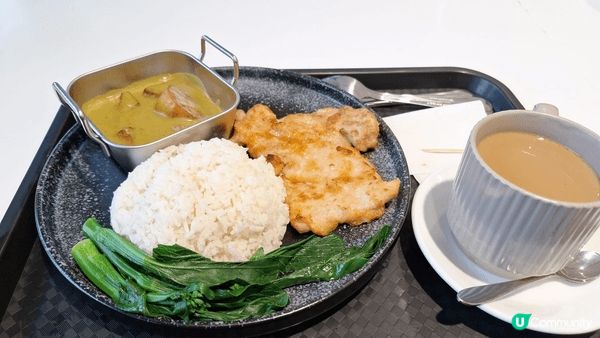 近日在一個營地的CAFE用餐時拍下的相片,食物配合景觀,感覺...