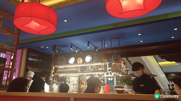 北京填鴨是中國最具代表性的宮廷級名菜之一。它以外皮酥脆、肉質...