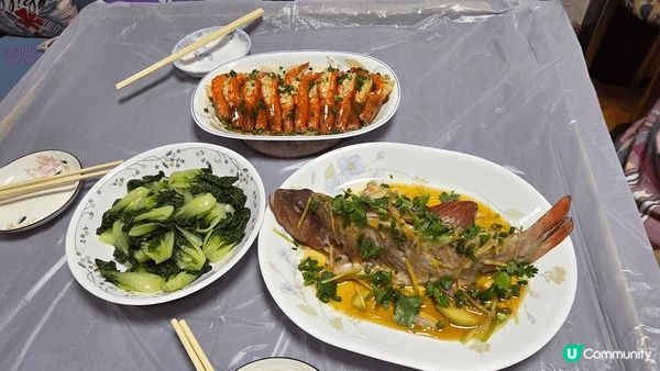 海港海鮮酒家，海鮮非常新鮮，价$店理。也有很多分店。