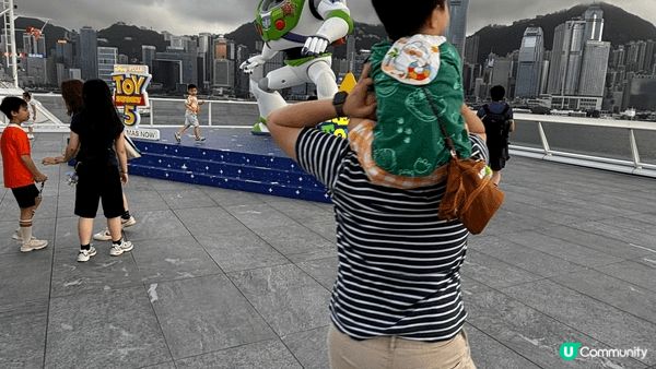 炎熱嘅夏天，緊係要出街玩啦，仲有點小得去游水呢，哈哈哈！好開...