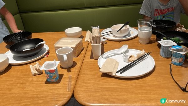 同小朋友一起食大家喜愛食物，同小朋友一起參與其他小朋友嘅聯歡...