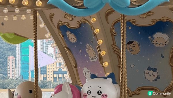 靚靚旋轉木馬現身於維港旁邊，配襯Chikawa分外醒神，加上...