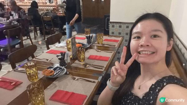 食物種類選擇豐富且食材相當新鮮，特別是海鮮區的海鮮凍盤和即切...