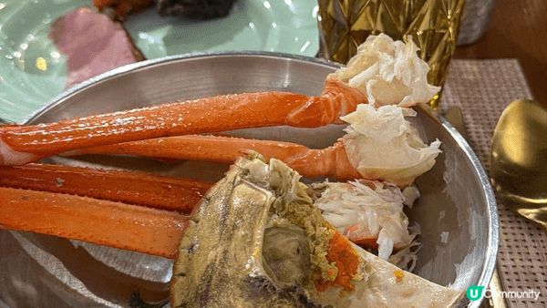 食物種類選擇豐富且食材相當新鮮，特別是海鮮區的海鮮凍盤和即切...
