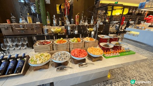 食物性價比超高，有任夾海鮮、有即燒生蠔、羊架等，加上有大量甜...