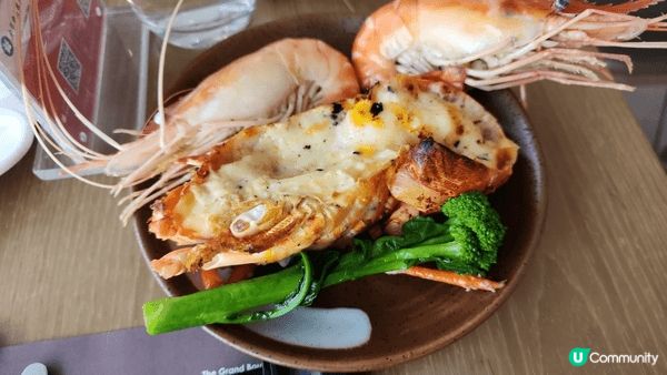 最近去過灣仔嘅旋轉餐廳裏便食buffet，佢係全港唯一360...