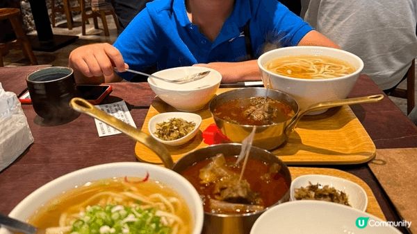 這兩間店舖，糖水加牛肉麵的味道，簡直是絕配