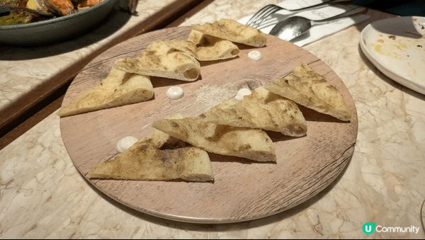 土瓜灣北帝街日間 中東菜 嘅菜式好好味 pizza好 軟熟醬...