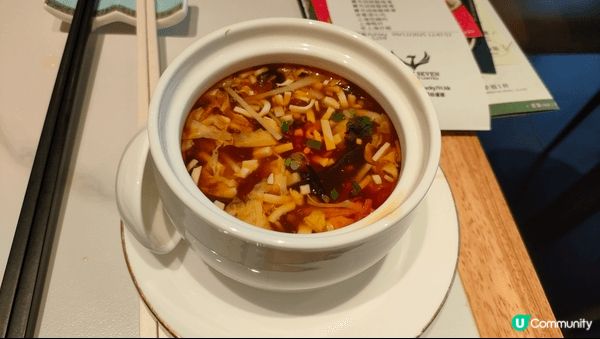 觀塘新開了間上海菜館-滬玥茗居，位於駿業街，因不近市中心，所...