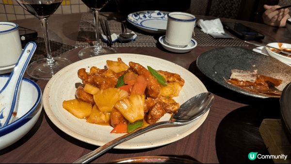 逸東軒中菜館 幾個朋友閒話家常 係一個好適合嘅地方 靜靜地自...