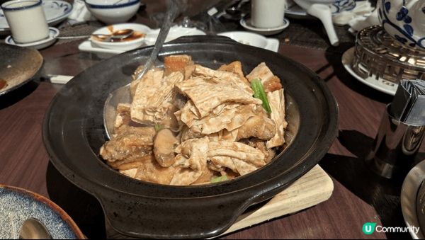 逸東軒中菜館 幾個朋友閒話家常 係一個好適合嘅地方 靜靜地自...