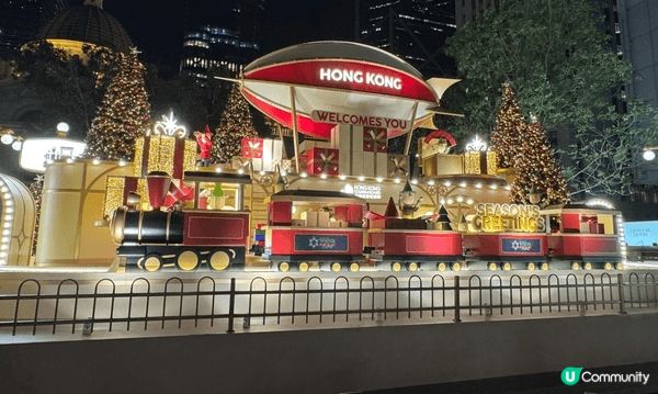 臨近聖誕節，今日去咗中環皇后像廣場花園化身成夢幻而閃亮嘅聖誕...
