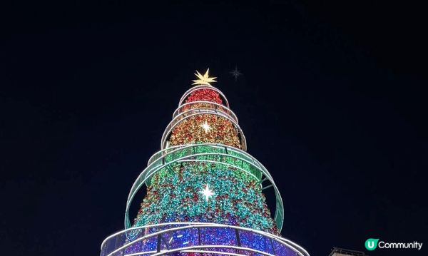 臨近聖誕節，今日去咗中環皇后像廣場花園化身成夢幻而閃亮嘅聖誕...