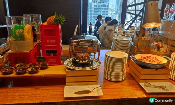 如心廣場酒店午市自肋餐，孛家做緊cola 主題。食物種類豐富...
