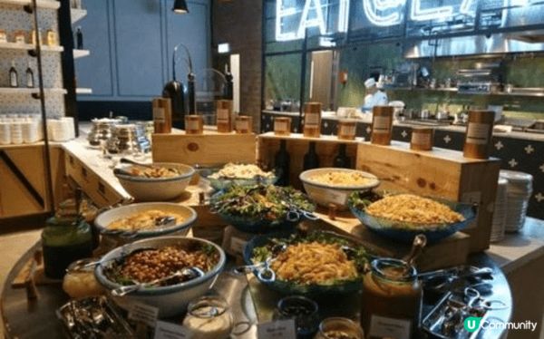 我在8月16日下午在葵涌Eat@ease享用自助餐，因為是活...