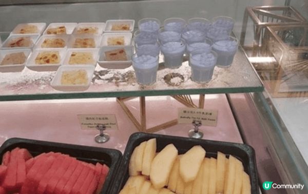 熱食種類數量適中，甜品選擇多，味道不錯。餐廳環境幾好，有服務...