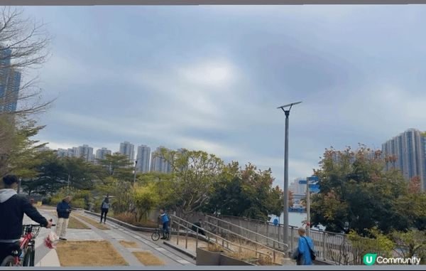 荃灣西西鐵站B1出口， 海之戀旁邊的海濱花園。睇日出日落看海...