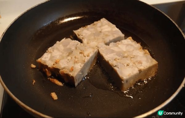 新年必食瑤柱櫻花蝦芋頭糕，芋頭香味濃烈，口感扎實，香氣撲鼻，...