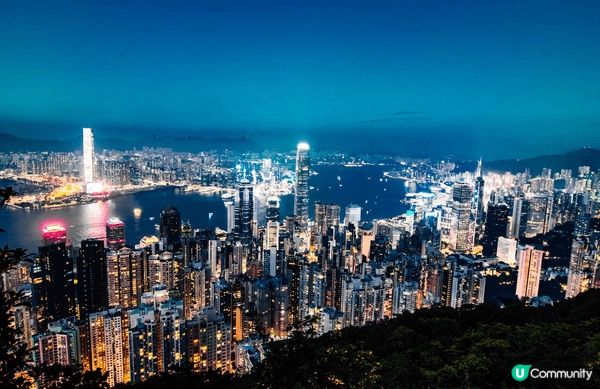 維多利亞峰是香港最經典的觀景點，站在這裡可以俯瞰整個維多利亞...