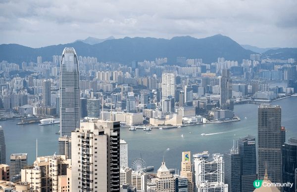 維多利亞峰是香港最經典的觀景點，站在這裡可以俯瞰整個維多利亞...