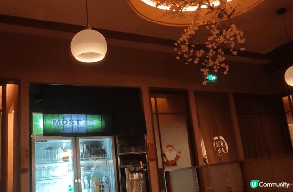 在深圳南山的漁火.ISARIB 炭火烤肉店食真炭火燒肉，店員...