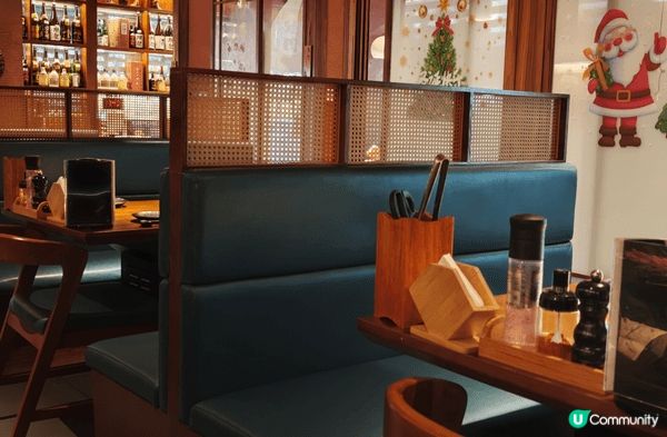 在深圳南山的漁火.ISARIB 炭火烤肉店食真炭火燒肉，店員...