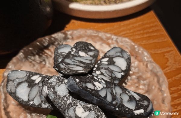 在深圳南山的漁火.ISARIB 炭火烤肉店食真炭火燒肉，店員...